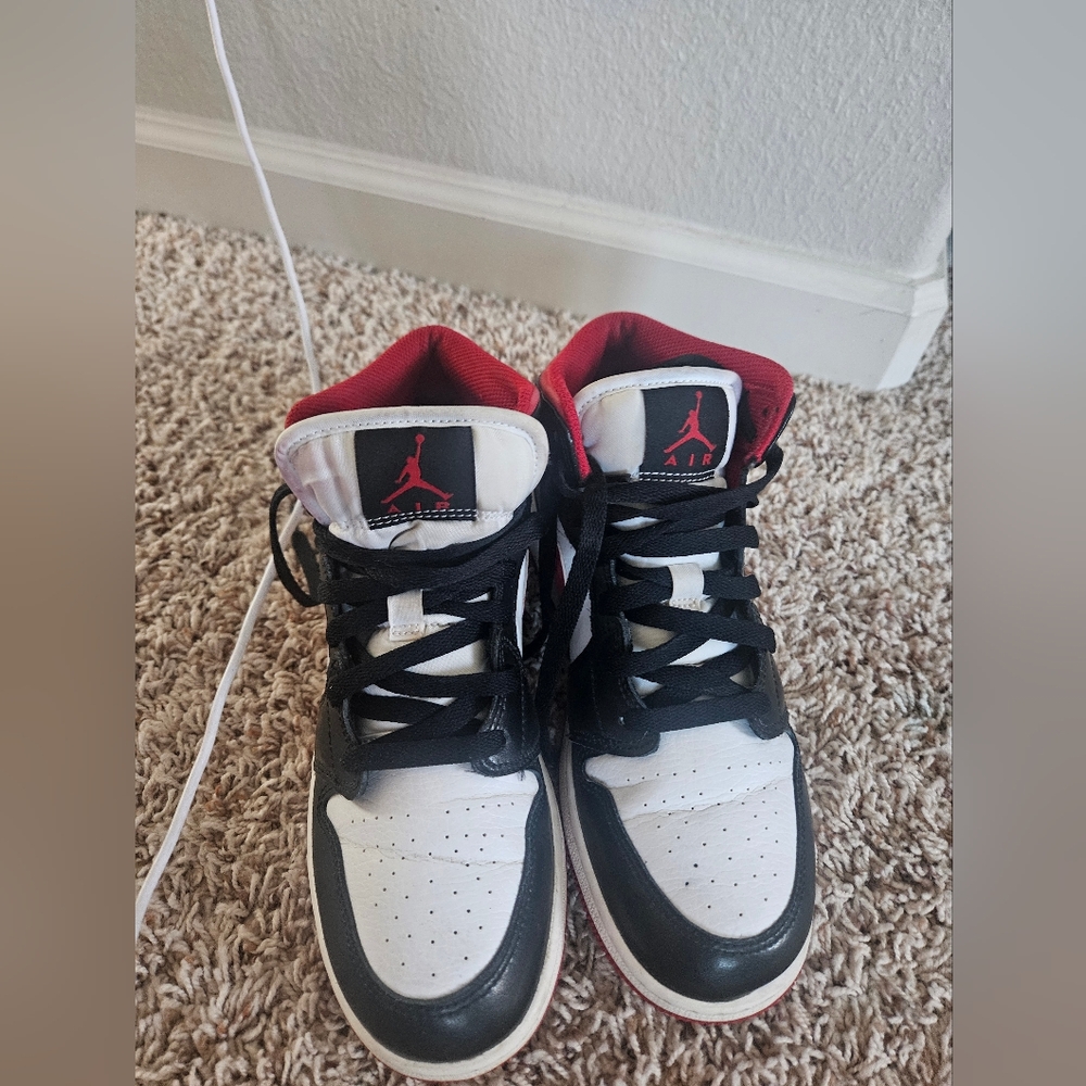 Jordan Kids' White and Black Sneakers with Red Accents Sz 7Y